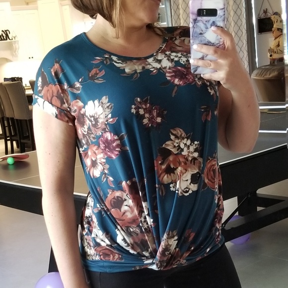 Reborn J Tops - Front Knot Tee